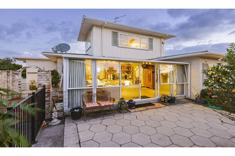 Photo of property in 107 Pah Road, Cockle Bay, Auckland, 2014