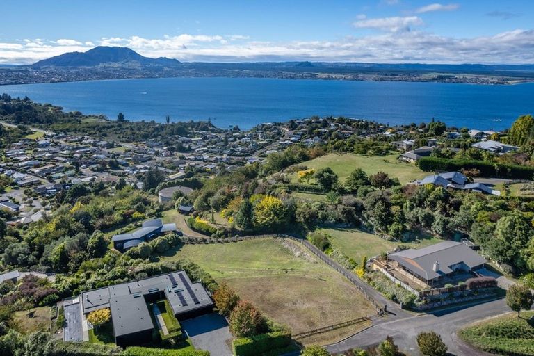 Photo of property in 2/110 Acacia Heights Drive, Acacia Bay, Taupo, 3385
