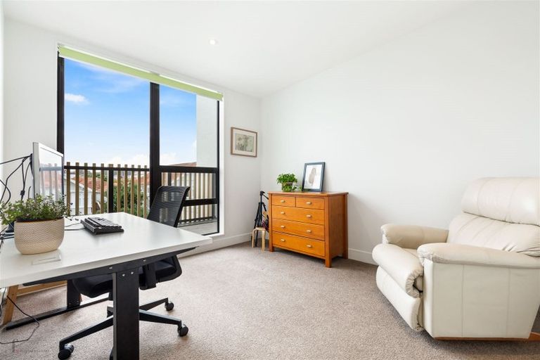 Photo of property in 6 Cochrane Road, Hobsonville, Auckland, 0616