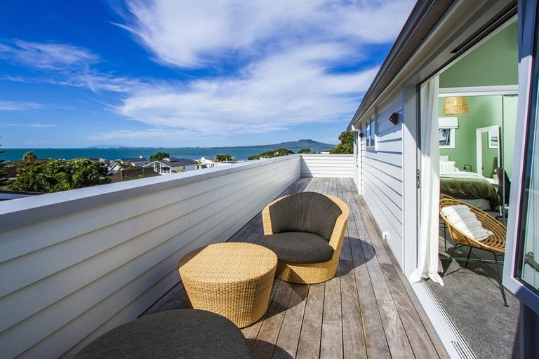 Photo of property in 17 Ocean View Road, Milford, Auckland, 0620