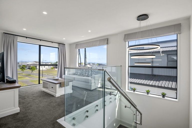 Photo of property in 11 Koiora Road, Clarks Beach, 2122