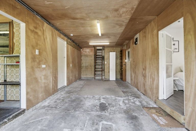 Photo of property in 44 Raroa Terrace, Tawa, Wellington, 5028