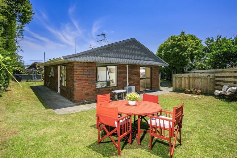 Photo of property in 2/149 Chivalry Road, Glenfield, Auckland, 0629