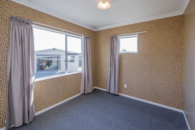 Photo of property in 9 Featherston Street, Levin, 5510