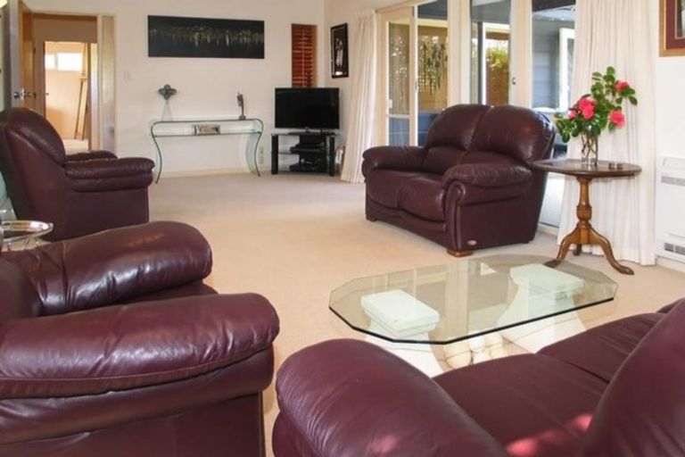 Photo of property in 6 Doon Grove, Papakowhai, Porirua, 5024