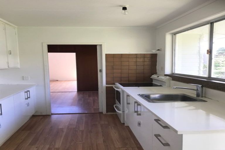 Photo of property in 30 Killarney Avenue, Torbay, Auckland, 0630