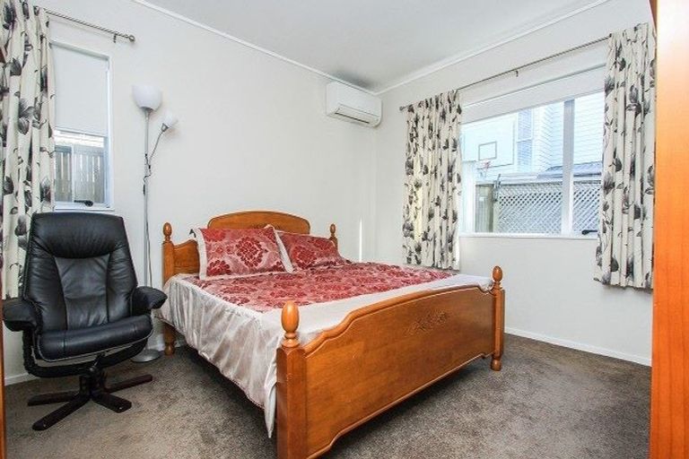 Photo of property in 2/29 Eastern Beach Road, Eastern Beach, Auckland, 2012