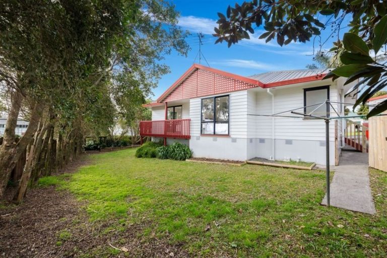 Photo of property in 12 Wren Place, Unsworth Heights, Auckland, 0632