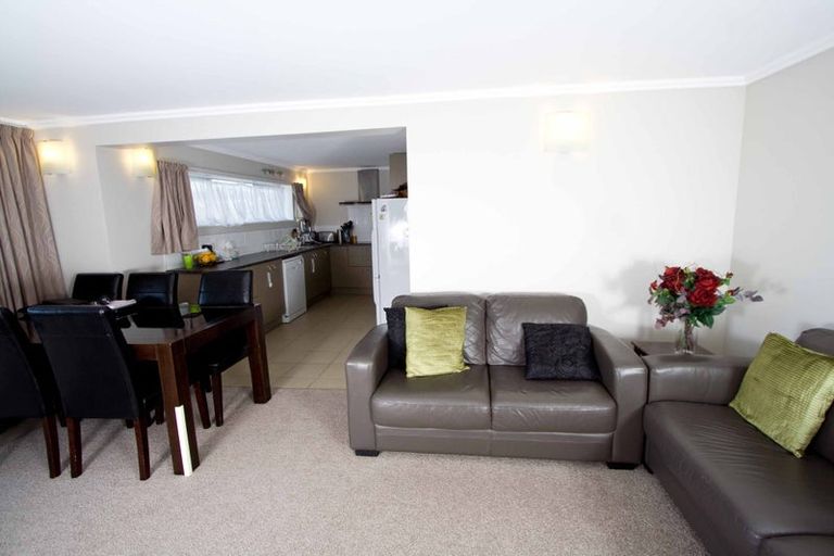 Photo of property in 59 Churton Drive, Churton Park, Wellington, 6037