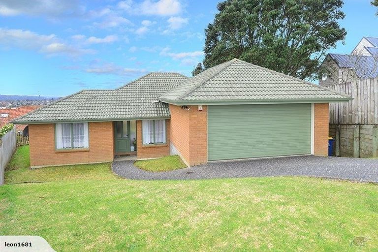 Photo of property in 86a Luckens Road, West Harbour, Auckland, 0618