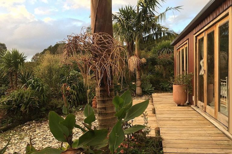 Photo of property in 76 Top Town Place, Coromandel, 3506