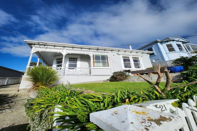 Photo of property in 21 Dorking Road, Brooklyn, Wellington, 6021