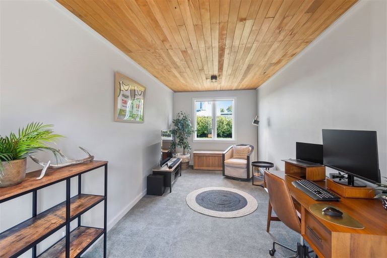 Photo of property in 99 Bryndwr Road, Bryndwr, Christchurch, 8052