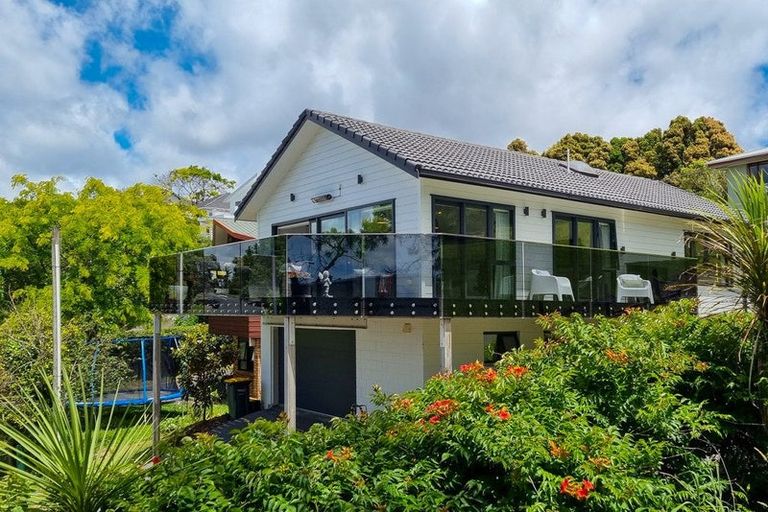 Photo of property in 1/16 Clematis Avenue, Murrays Bay, Auckland, 0630
