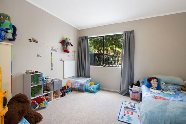 Photo of property in 15 Kaharoa Avenue, Omokoroa, 3114