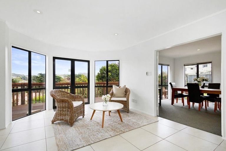 Photo of property in 6 Saunders Close, Whitby, Porirua, 5024