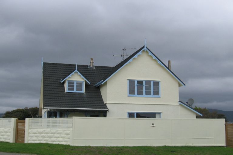 Photo of property in 95 Seaview Road, Paraparaumu Beach, Paraparaumu, 5032