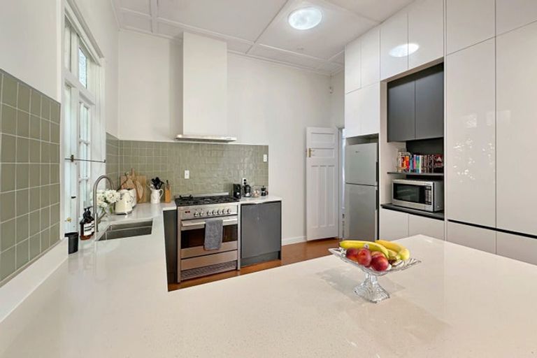 Photo of property in 71 Mcintyre Road, Mangere Bridge, Auckland, 2022