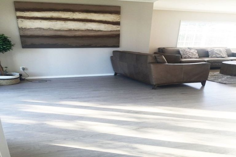 Photo of property in 18 Lorikeet Place, Unsworth Heights, Auckland, 0632