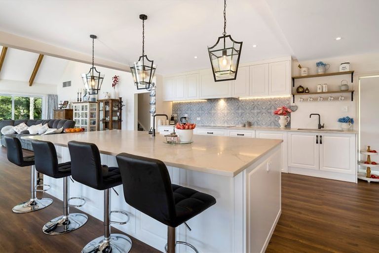 Photo of property in 105 Grassmere Road, Henderson Valley, Auckland, 0612