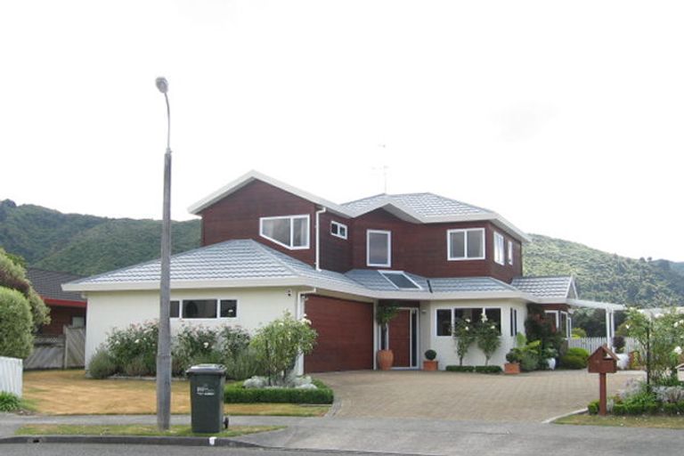 Photo of property in 16 Kingfisher Close, Brown Owl, Upper Hutt, 5018