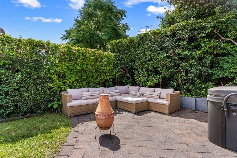 Photo of property in 2/13 Pinewood Grove, Botany Downs, Auckland, 2010