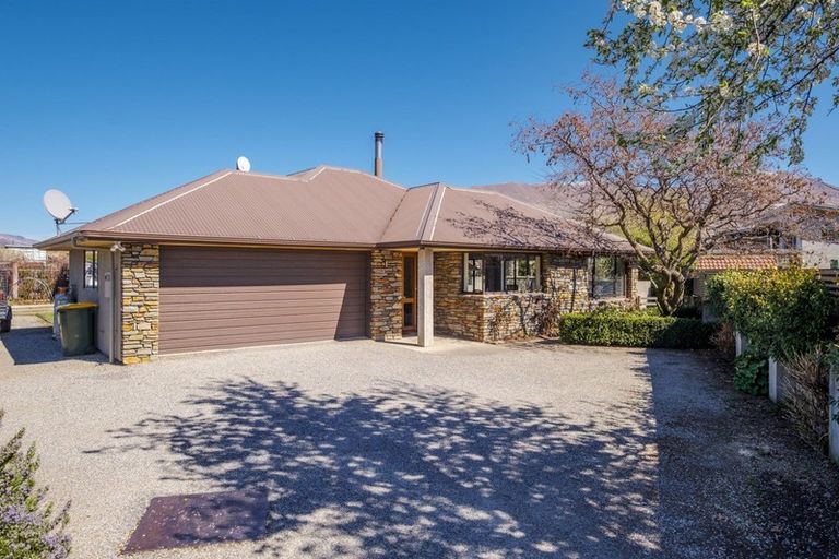 Photo of property in 48 Rob Roy Lane, Wanaka, 9305