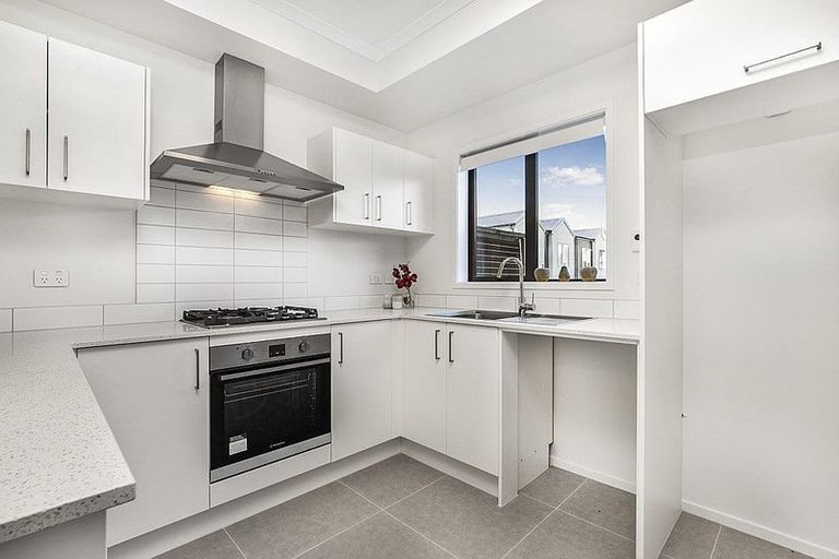 Photo of property in 43 Manarini Road, Westgate, Auckland, 0614