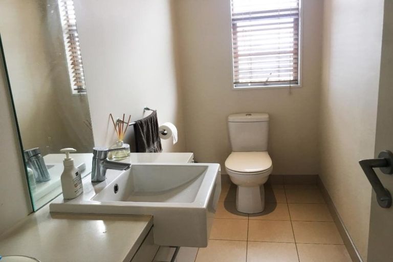 Photo of property in 77 Fairview Avenue, Fairview Heights, Auckland, 0632