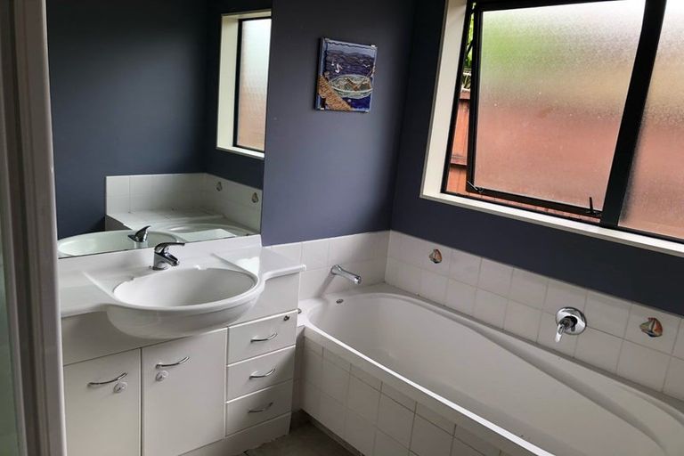 Photo of property in 37 Croftview Road, Wattle Downs, Auckland, 2103