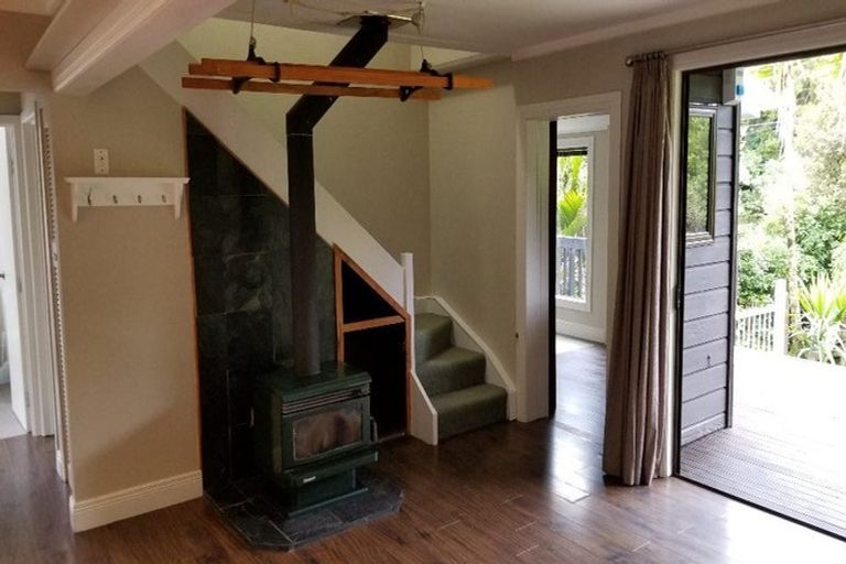 Photo of property in 48 Turanga Road, Henderson Valley, Auckland, 0612