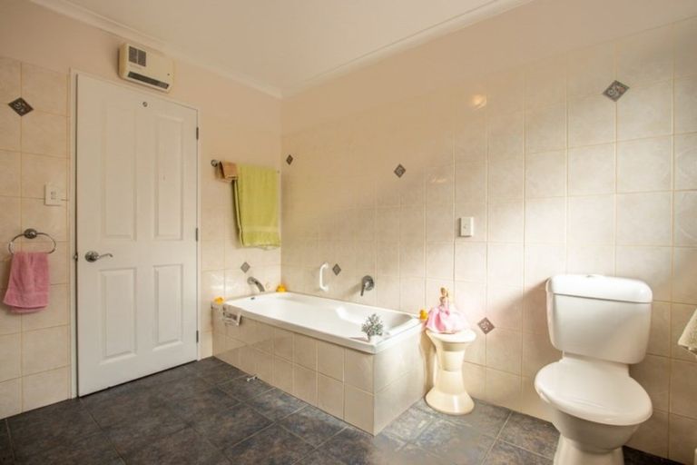 Photo of property in 3 Brookfield Place, Paraparaumu, 5032