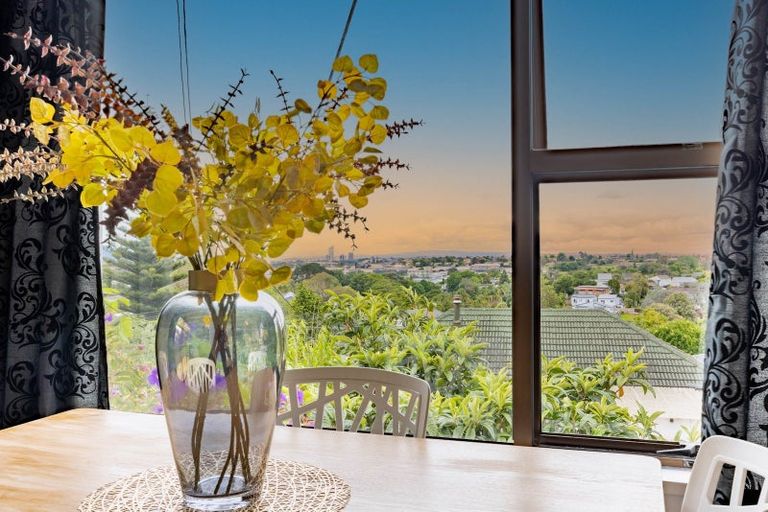 Photo of property in 2/48 Hogans Road, Glenfield, Auckland, 0629