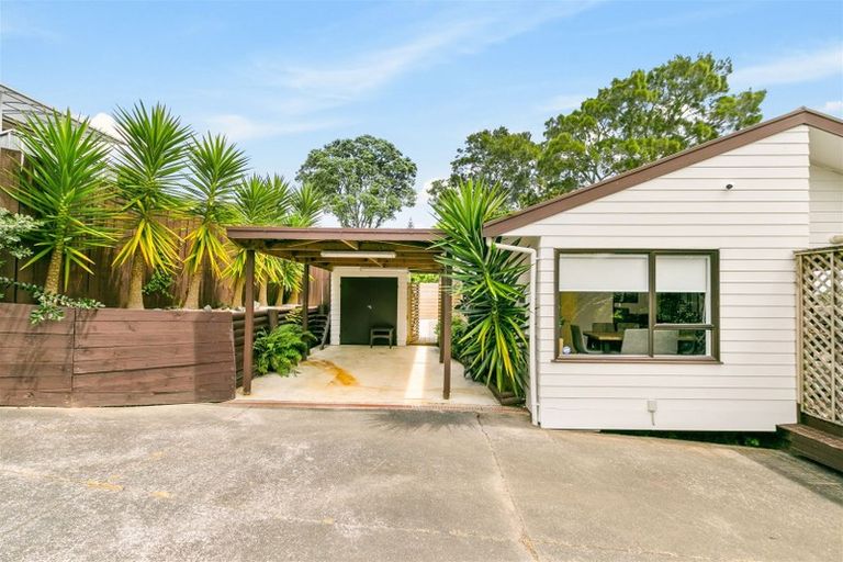 Photo of property in 2/28 Royal Road, Massey, Auckland, 0614