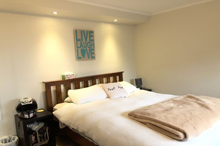 Photo of property in 3 Tahu Crescent, Sunnynook, Auckland, 0620