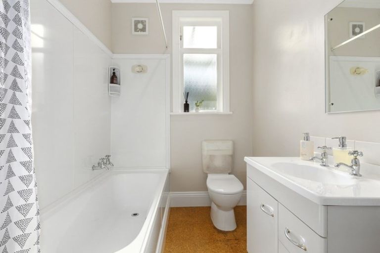 Photo of property in 14 Carnarvon Street, Belleknowes, Dunedin, 9011