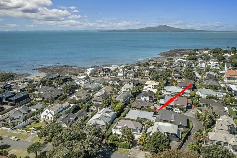 Photo of property in 25d Saltburn Road, Milford, Auckland, 0620