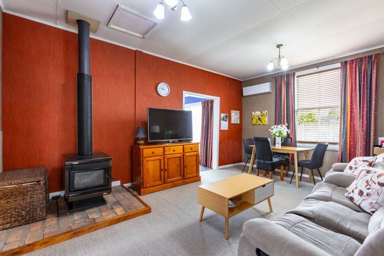 Photo of property in 9 Ross Street, Woodville, 4920