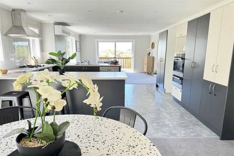 Photo of property in 59 Erlestoke Crescent, Churton Park, Wellington, 6037