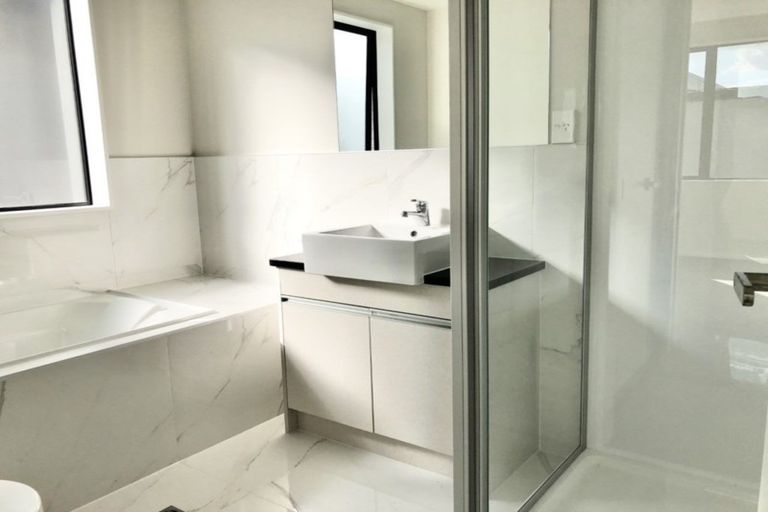 Photo of property in 14b Hollowout Street, Takanini, 2112