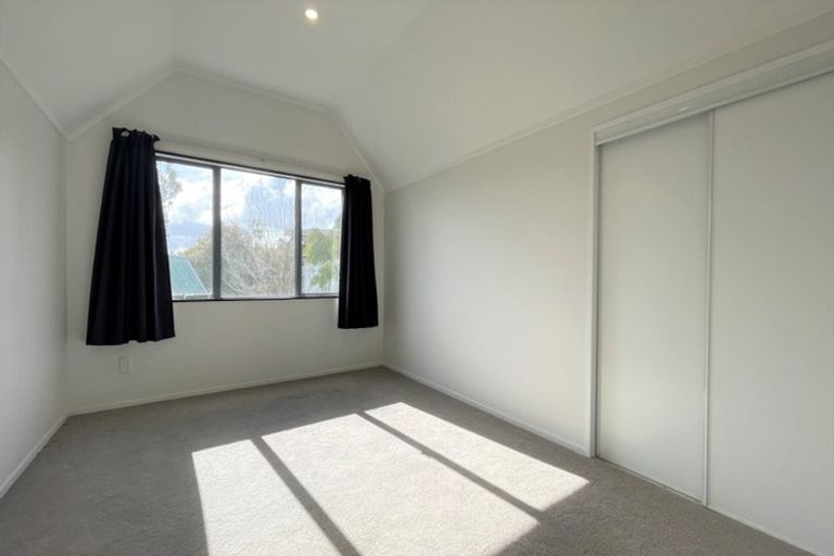 Photo of property in 21 Mallard Place, Unsworth Heights, Auckland, 0632