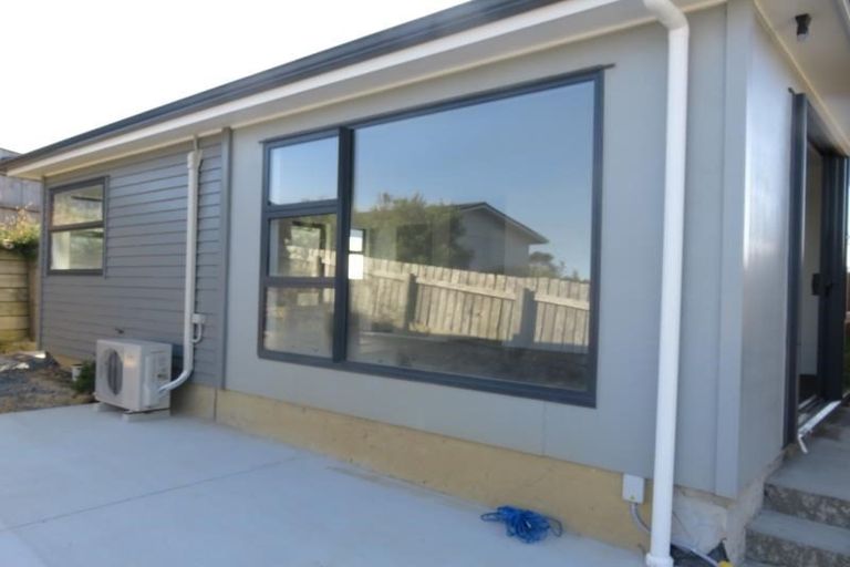 Photo of property in 60a Stewart Drive, Newlands, Wellington, 6037