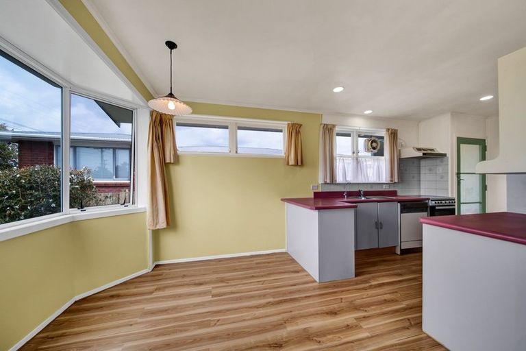 Photo of property in 12 Manu Crescent, Upper Vogeltown, New Plymouth, 4310