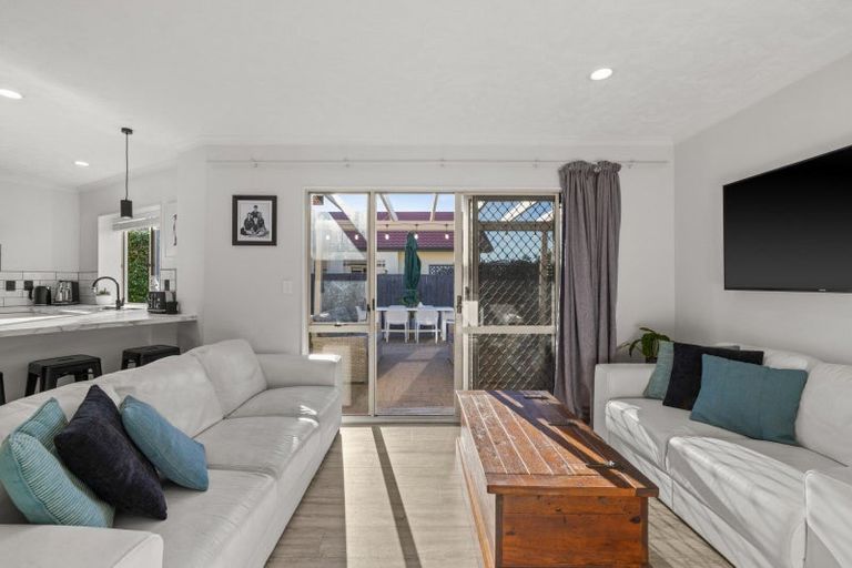 Photo of property in 5 Wilton Row, Taradale, Napier, 4112