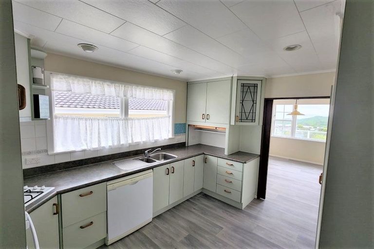 Photo of property in 24 Cypress Drive, Maungaraki, Lower Hutt, 5010