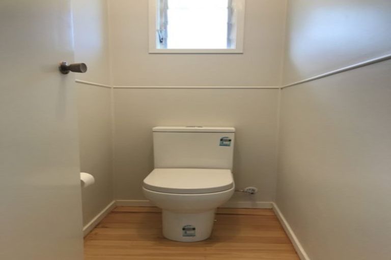 Photo of property in 959a Beach Road, Torbay, Auckland, 0630