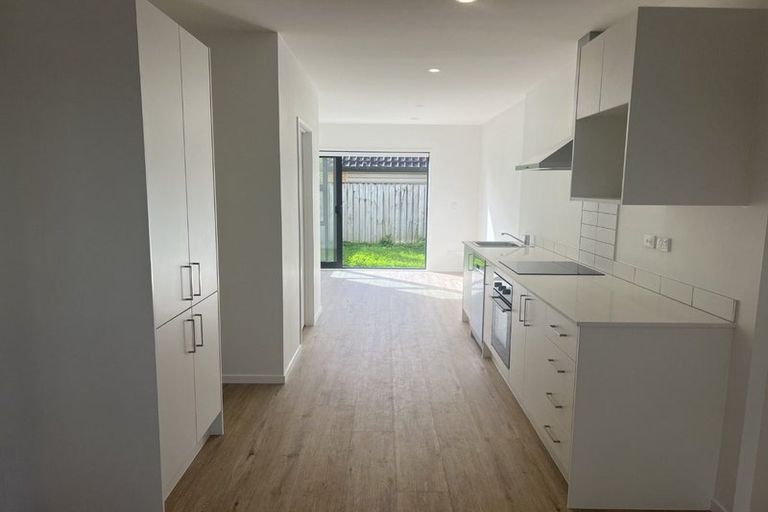 Photo of property in 66 Rauemi Way, Te Atatu South, Auckland, 0610