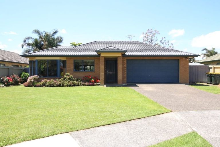 Photo of property in 24 Glencalder Place, Wattle Downs, Auckland, 2103