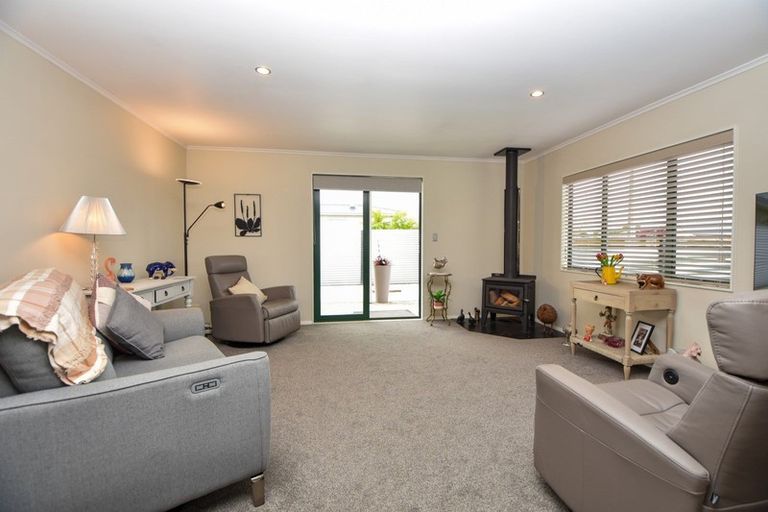 Photo of property in 19a Charles Street, Carterton, 5713