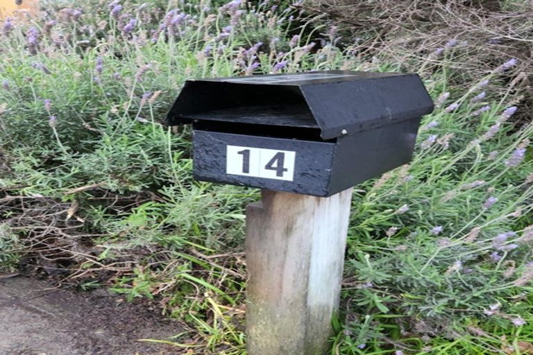 Photo of property in 14 Marina View, Paremata, Porirua, 5026